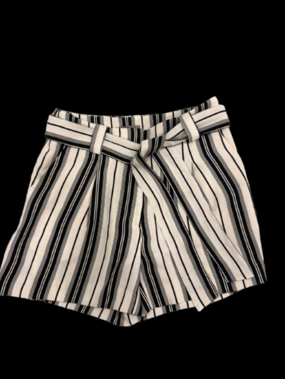 H&M High-Waisted Black & White Striped Belted Paperbag Shorts Sz 8